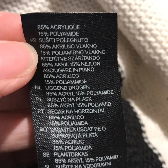 H&M black and cream sweater - Picture 7 of 8